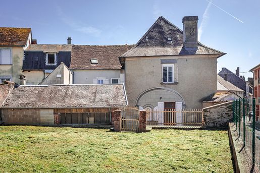 Maison 11 pièces 240 m² · à Lubersac · 240 m² · 179 900 €