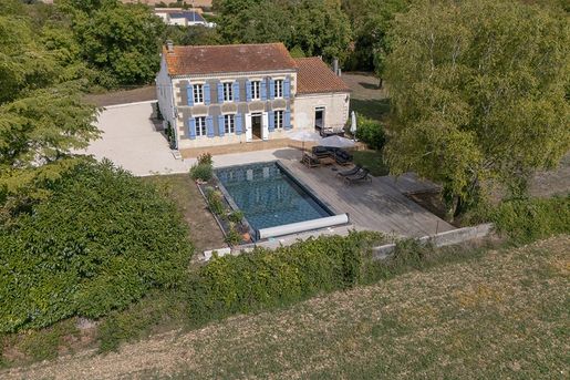 Maison 5 pièces 195 m² · à Essouvert · 195 m² · 325 000 €