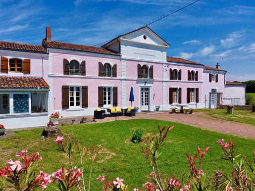 Maison 9 pièces 320 m² · à Saint-Jean-d'Angély · 320 m² · 299 998 €