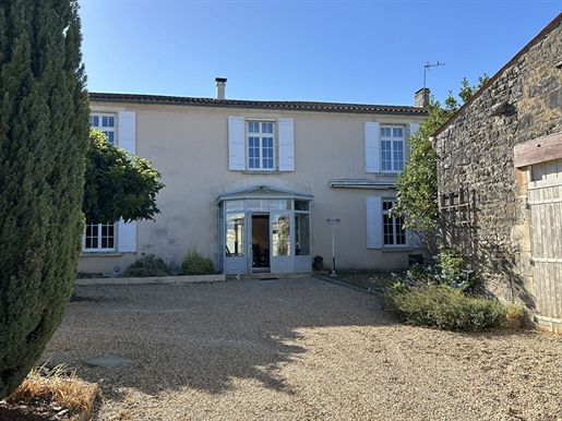 Maison 6 pièces 264 m² · à Bignay · 264 m² · 349 000 €