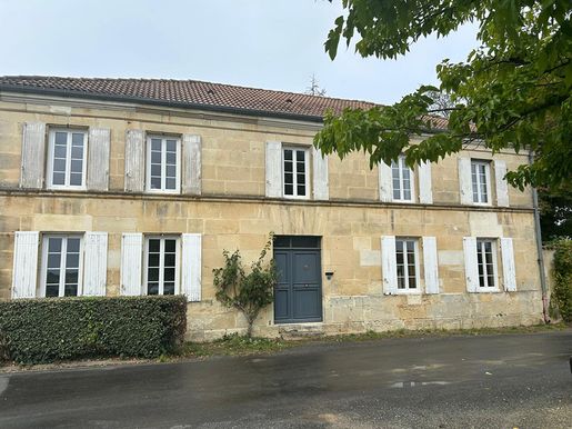 Maison 8 pièces 259 m² · à Brizambourg · 259 m² · 350 000 €