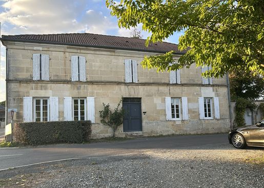 Maison 8 pièces 342 m² · à Brizambourg · 342 m² · 350 000 €