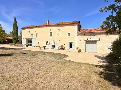 Maison 8 pièces 231 m² · à Brantôme en Périgord · 231 m² · 485 000 €