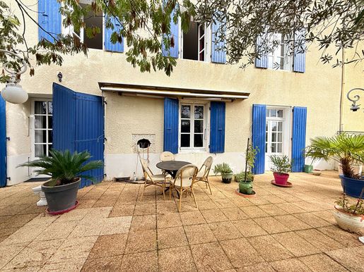 Maison 7 pièces 265 m² · à Montbron · 265 m² · 275 400 €