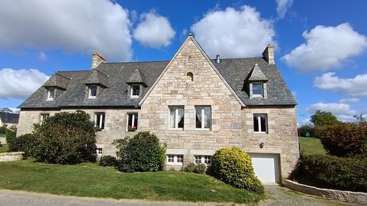 Maison 12 pièces 310 m² · à Landivisiau · 310 m² · 670 000 €