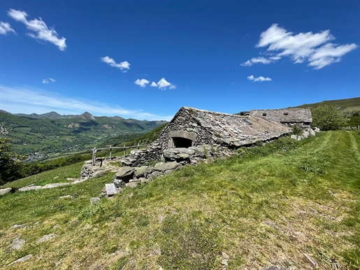 8 pièces 122 m² · à Saint-Jacques-des-Blats · 122 m² · 475 000 €