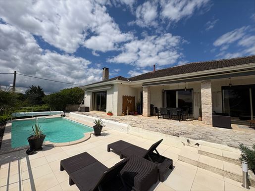 Maison 8 pièces 208 m² · à Figeac · 208 m² · 393 000 €