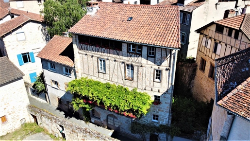 Maison 10 pièces 350 m² · à Figeac · 350 m² · 519 750 €