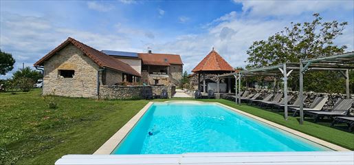 Maison 11 pièces 323 m² · à Salvagnac-Cajarc · 323 m² · 689 000 €