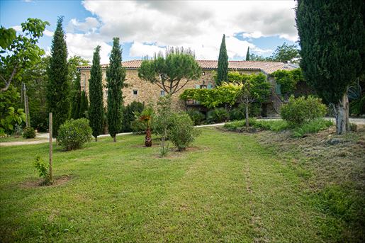 Maison 27 pièces 668 m² · à Sabran · 668 m² · 1 600 000 €