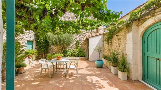 Maison 6 pièces 200 m² · à Eyragues · 200 m² · 428 000 €