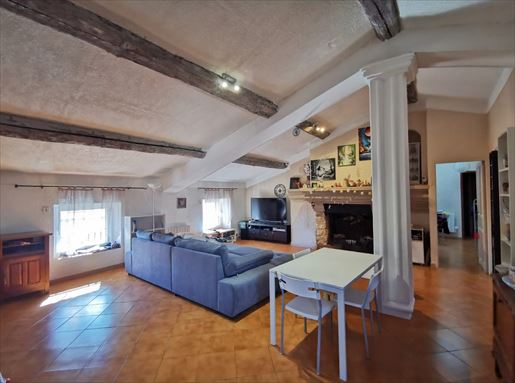 Appartement 4 pièces 109 m² · à Avignon · 109 m² · 180 000 €