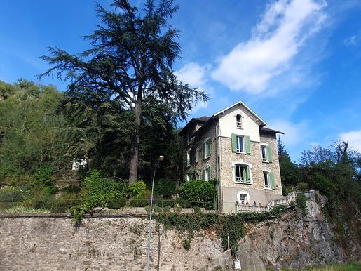 Maison 11 pièces 240 m² · à Villefranche-de-Rouergue · 240 m² · 355 000 €