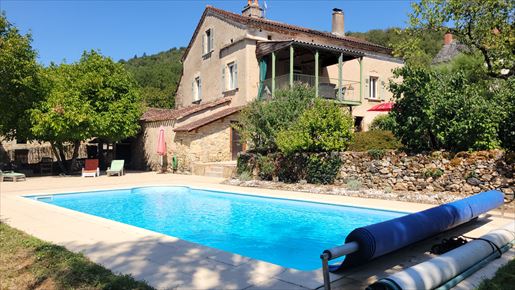 Maison 7 pièces 189 m² · à Villefranche-de-Rouergue · 189 m² · 369 950 €