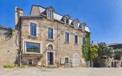Maison 12 pièces 263 m² · à Villefranche-de-Rouergue · 263 m² · 199 000 €