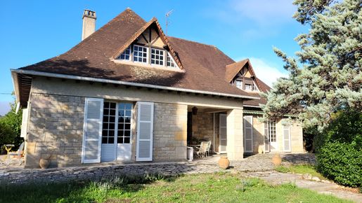 Maison 10 pièces 233 m² · à Villefranche-de-Rouergue · 233 m² · 280 000 €