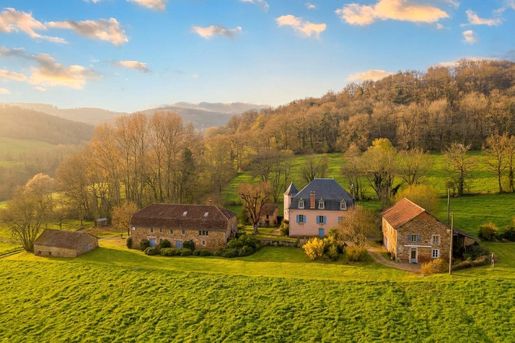 Maison 27 pièces 664 m² · à Saint-Michel-Loubéjou · 664 m² · 890 000 €