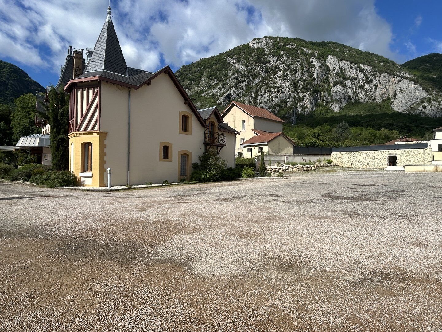 Maison à vendre, 1000m², Tarascon-sur-Ariège