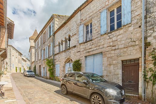 Maison 13 pièces 398 m² · à Lauzerte · 398 m² · 432 000 €