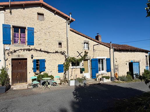 Maison 9 pièces 140 m² · à Champagne-Mouton · 140 m² · 186 200 €