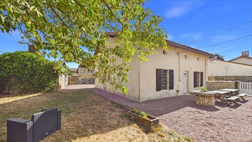 Maison 7 pièces 140 m² · à Sainte-Soline · 140 m² · 149 950 €