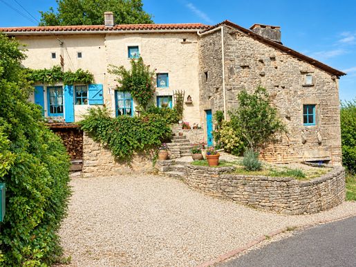 Maison 5 pièces 134 m² · à Chatain · 134 m² · 149 900 €