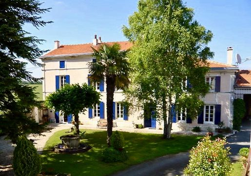 Maison 758 m² · à Néré · 758 m² · 700 000 €