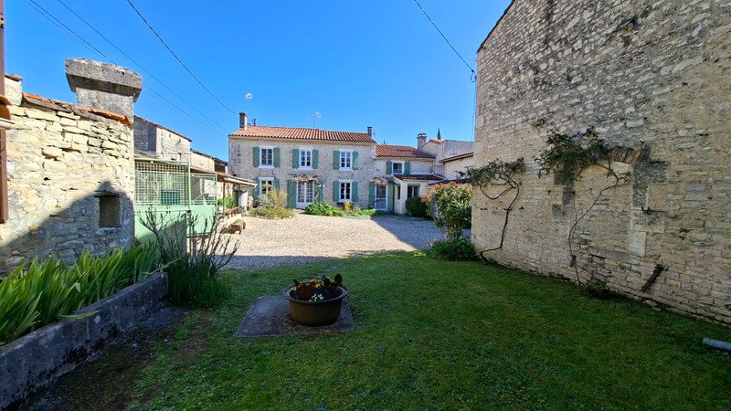 Maison à vendre, 125m², Aigre