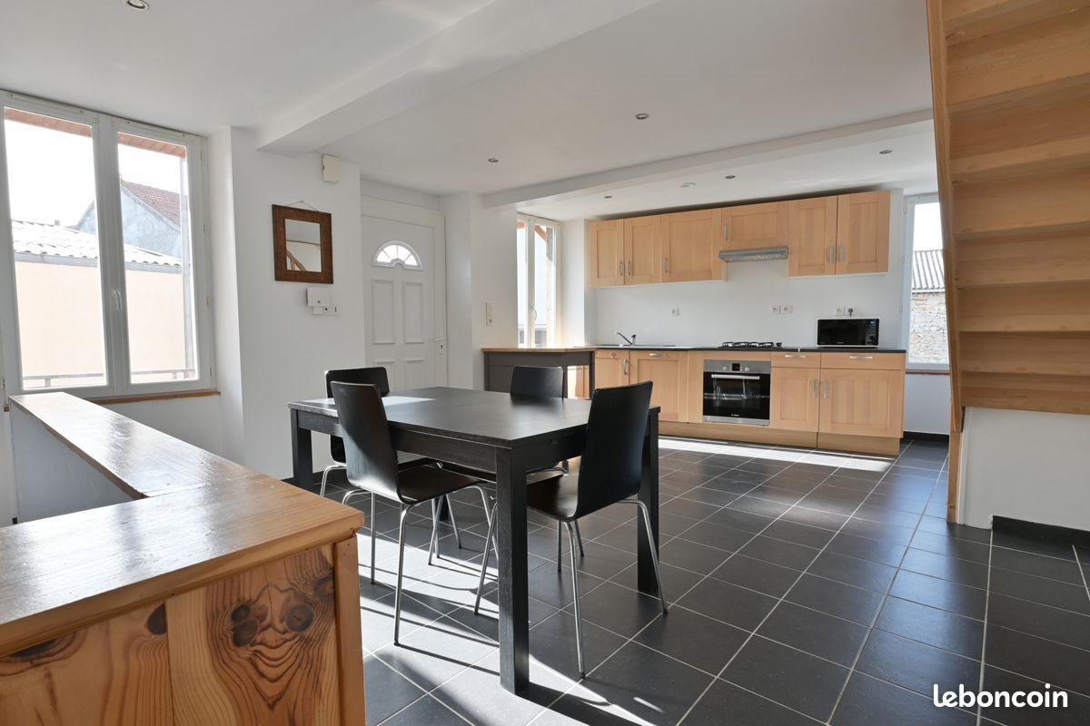 Maison à vendre, 95m², Sardon