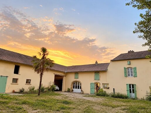 Maison 9 pièces 387 m² · à Hères · 387 m² · 385 000 €