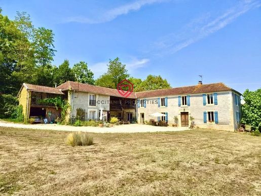 Maison 7 pièces 258 m² · à Fréchède · 258 m² · 385 000 €