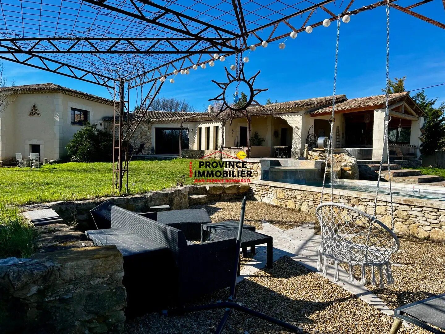Maison à vendre, 217m², Sainte-Cécile-les-Vignes