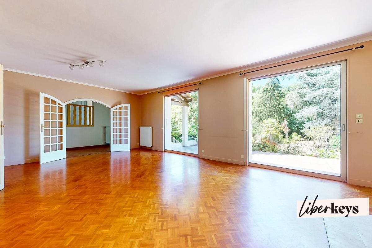 Maison à vendre, 217m², Saint-Georges-de-Luzençon