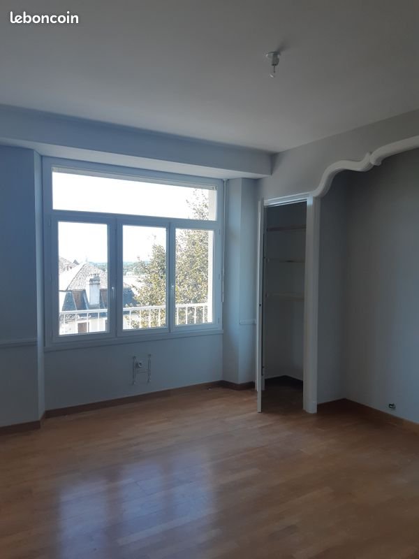 Appartement à louer, 158m², Rieupeyroux