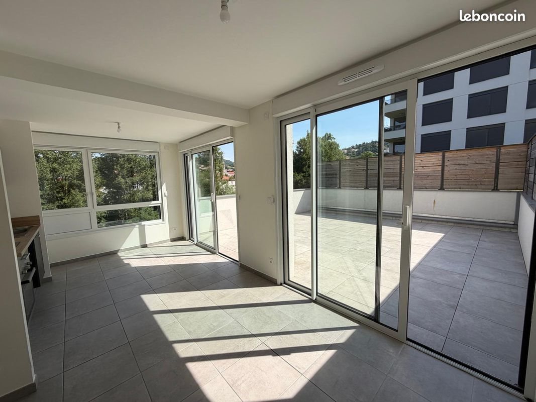 Appartement à louer, 42m², L'Etrat