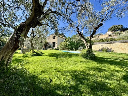 Maison 6 pièces 136 m² · à Nyons · 136 m² · 365 000 €