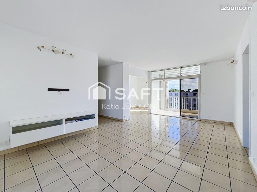 Appartement à louer, 77m², Les Abymes
