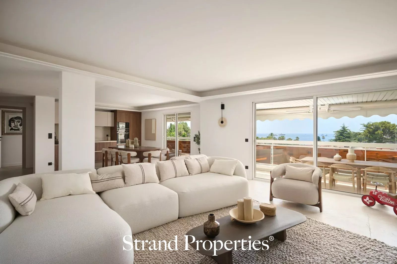 CANNES Basse Californie - Top floor with south-facing terrace and panoramic view of the...