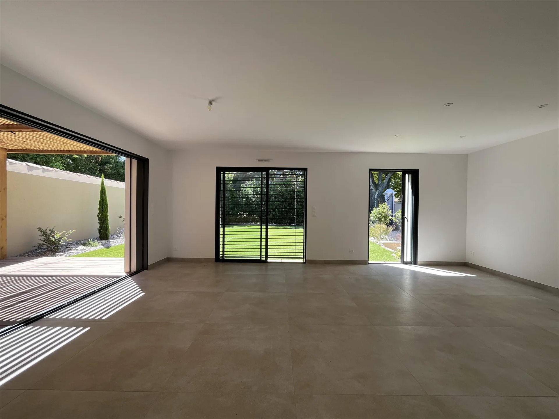 Maison à louer, 97m², Eyguières