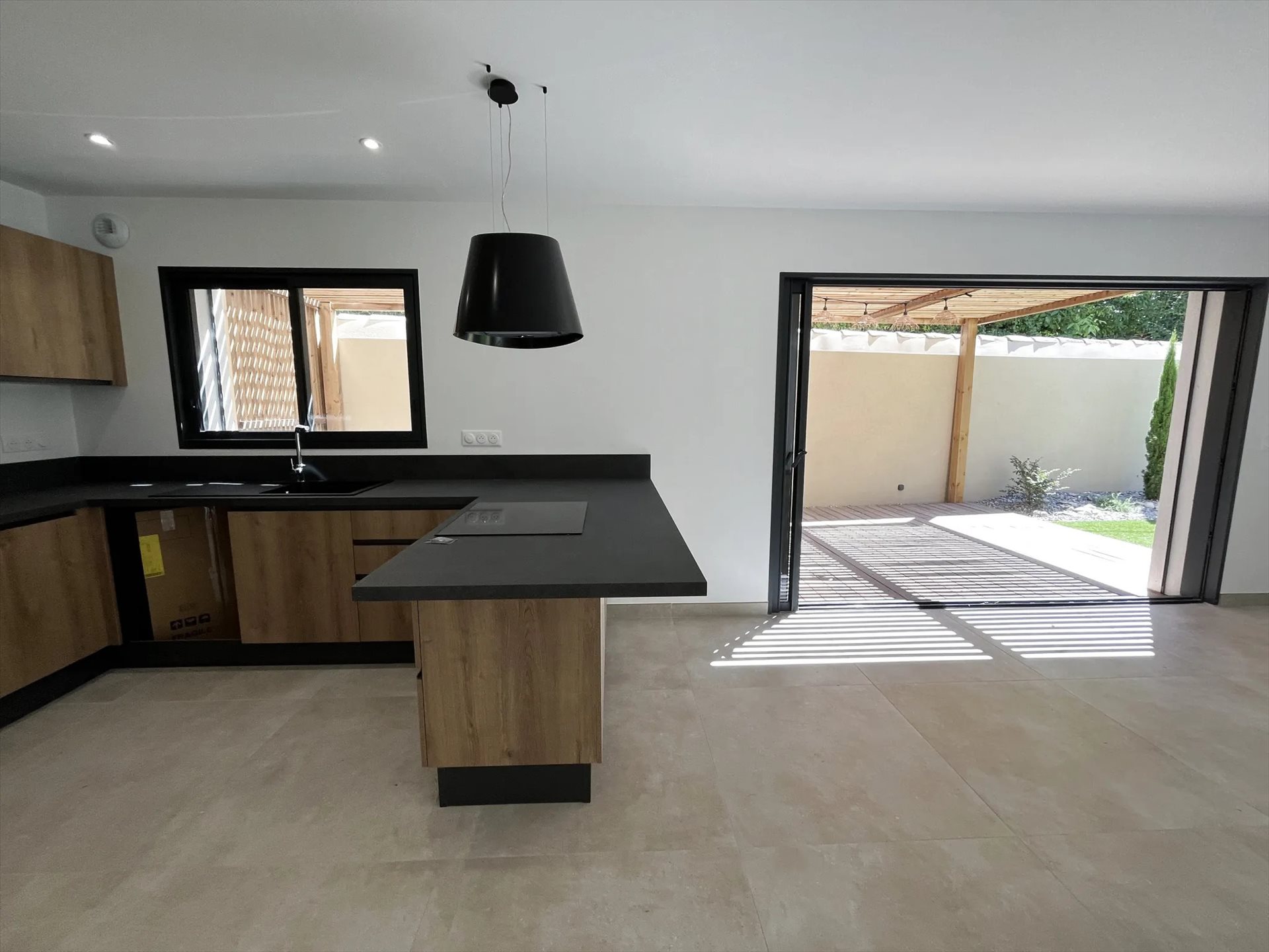 Maison à louer, 97m², Eyguières