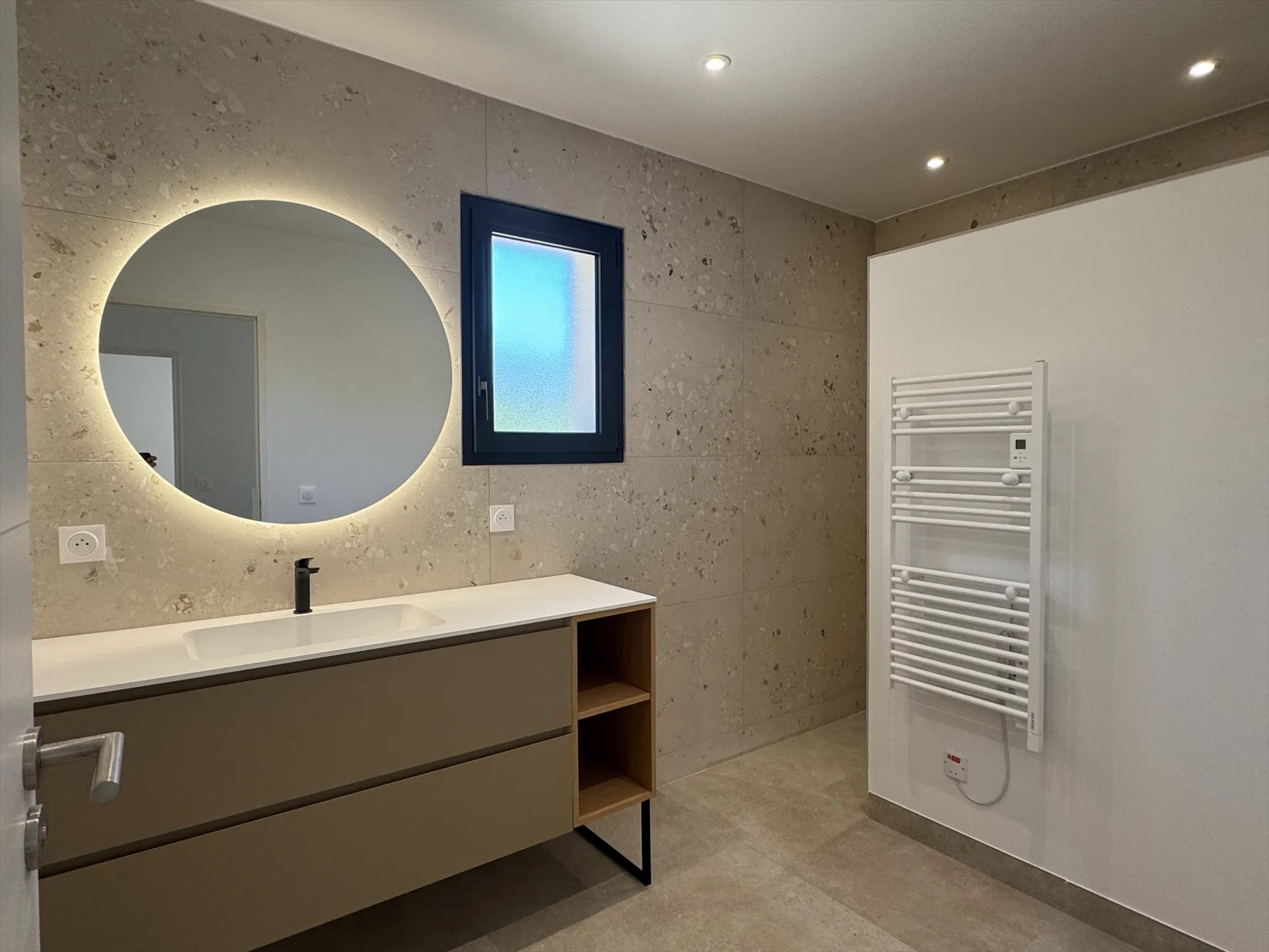 Maison à louer, 97m², Eyguières