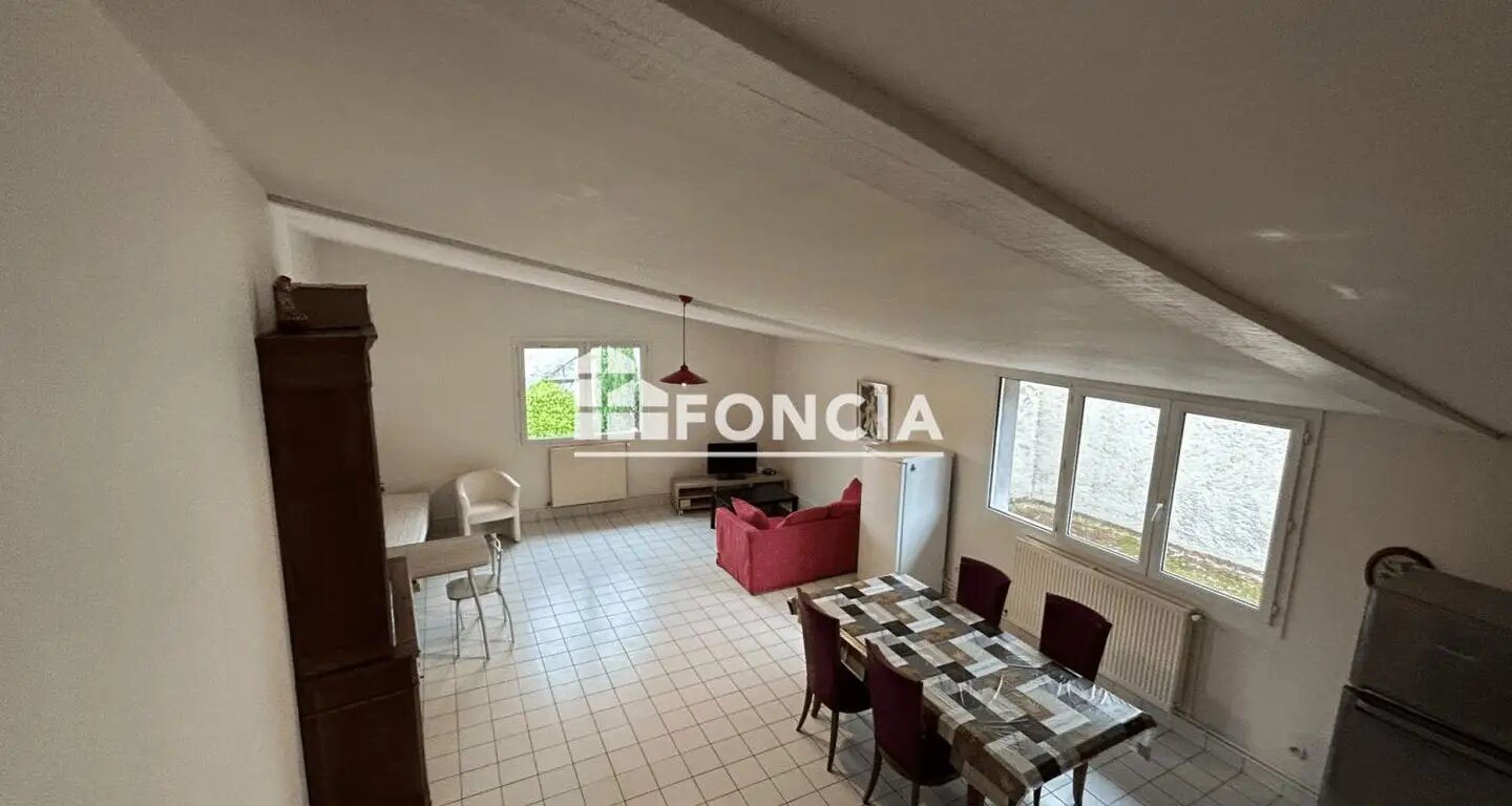 Appartement à louer, 79m², Condrieu