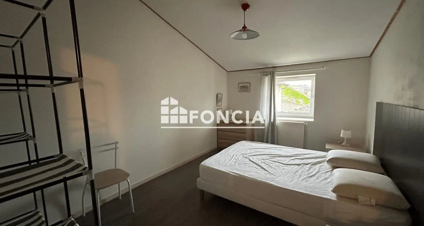 Appartement à louer, 79m², Condrieu