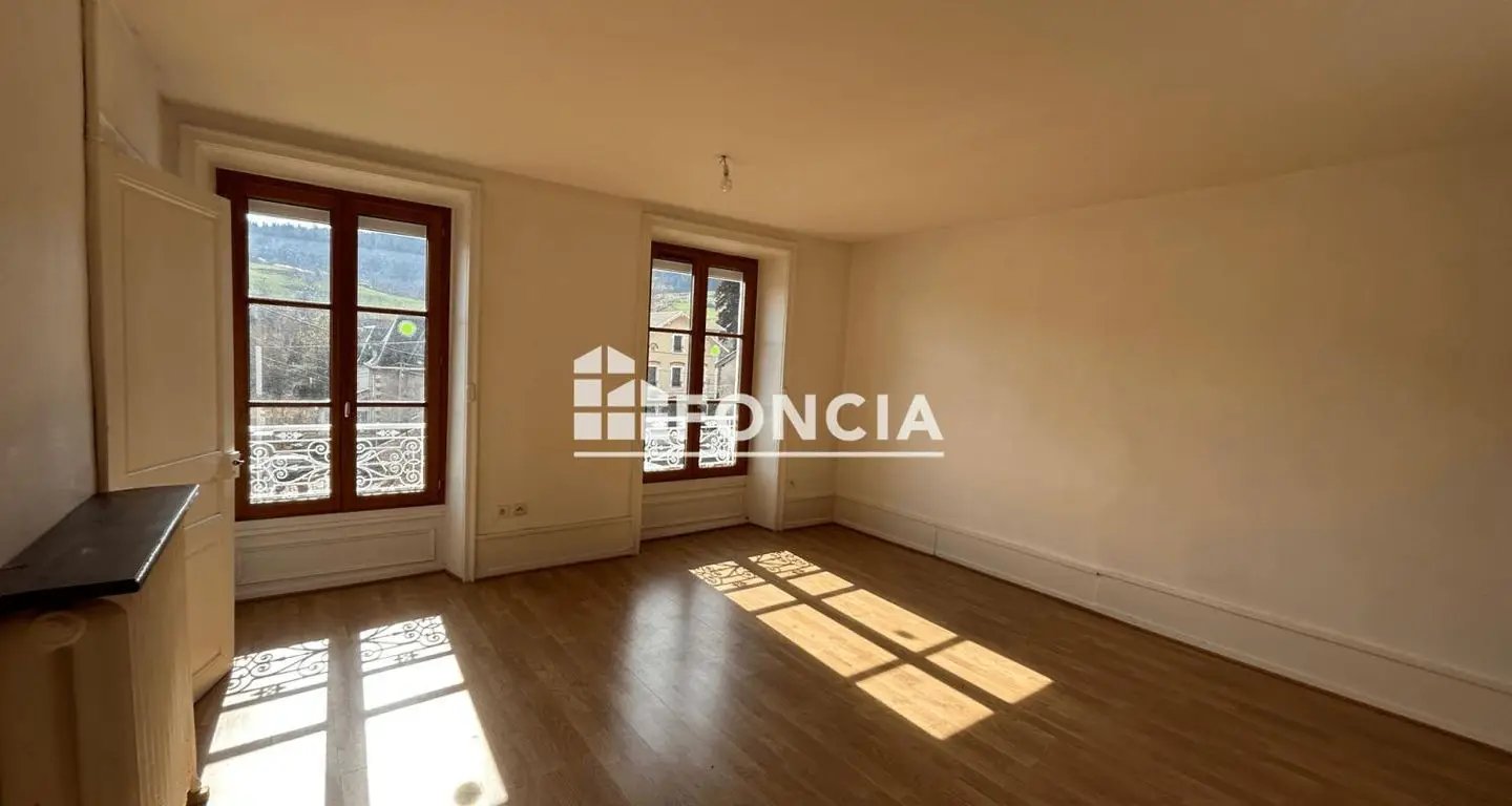 Appartement à louer, 90m², Bourg-Argental