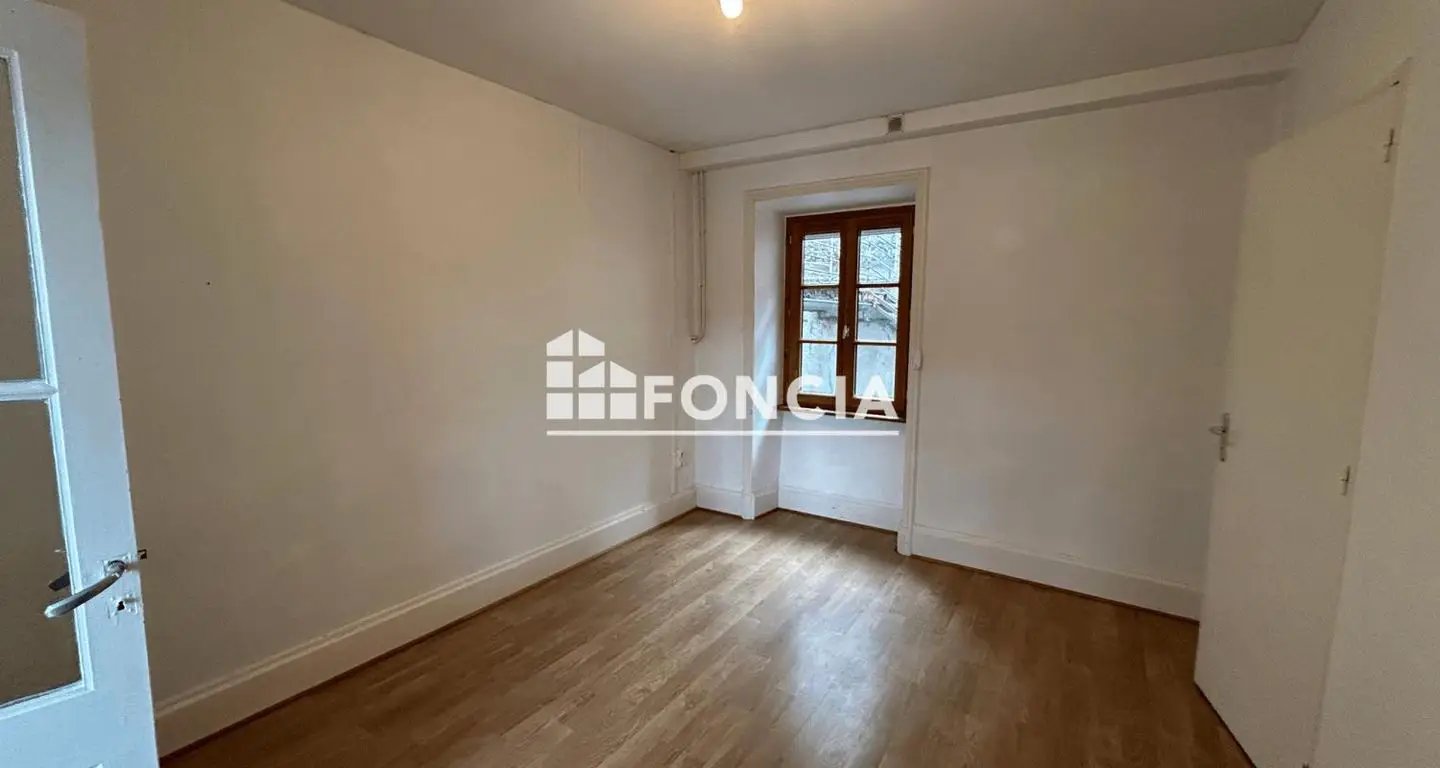 Appartement à louer, 90m², Bourg-Argental