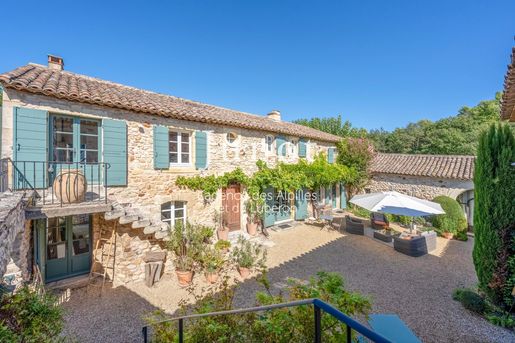 Maison 10 pièces 322 m² · à Goult · 322 m² · 3 180 000 €