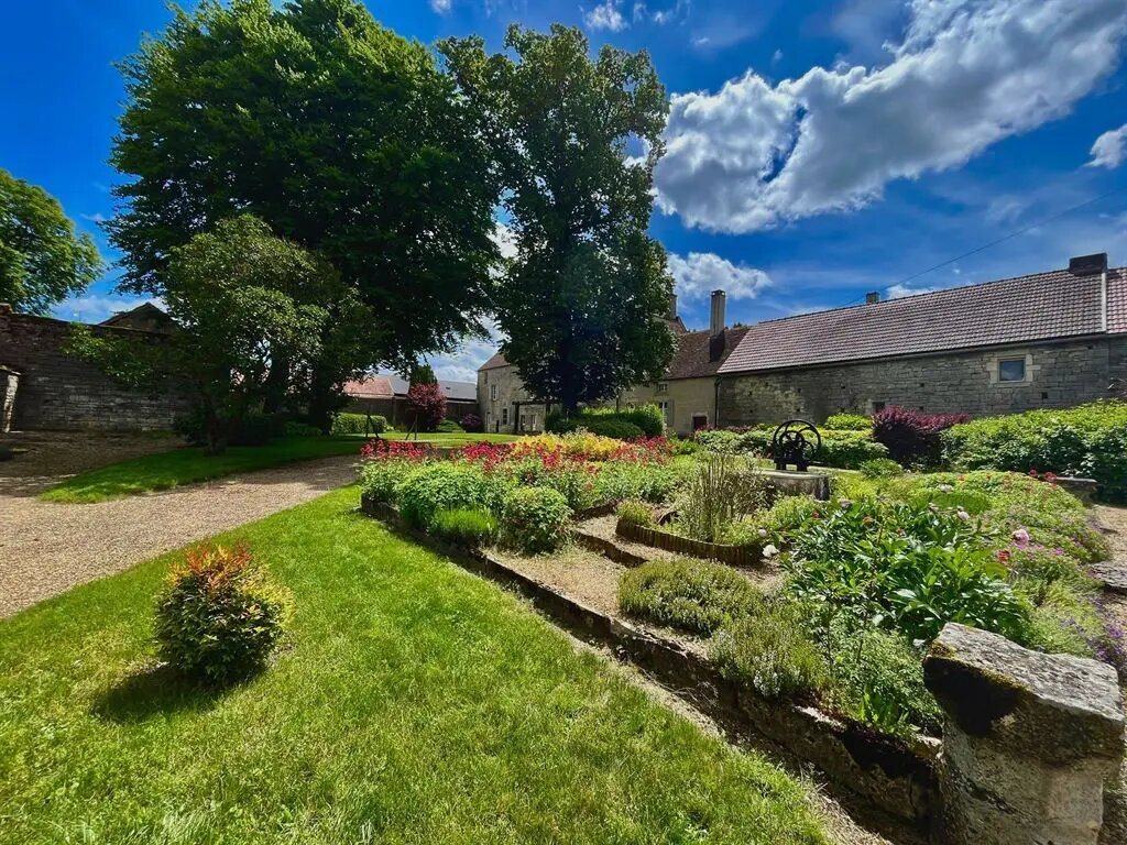 Maison à vendre, 340m², Montbard