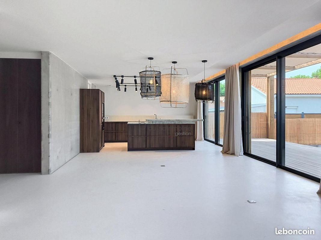 Maison à louer, 141m², Arès