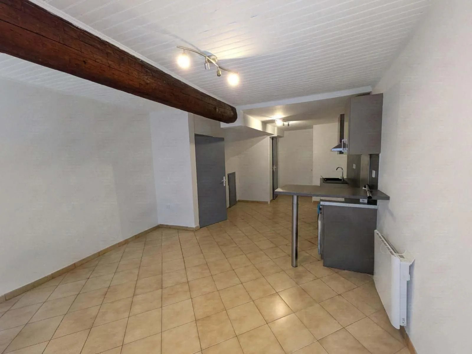 Maison à louer, 55m², Bessan