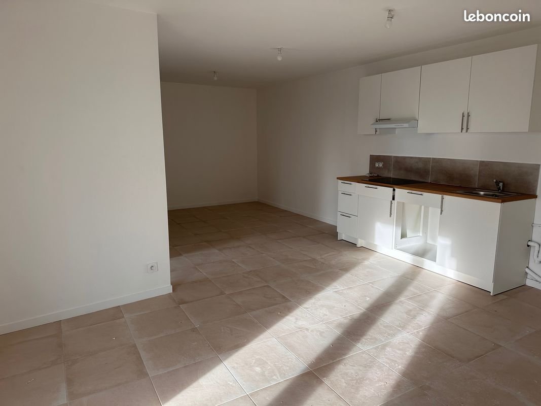 Appartement à louer, 66m², Pommeuse